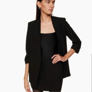 Aritzia Babaton Power hip blazer Size 8 Womens crepe unlined office professional